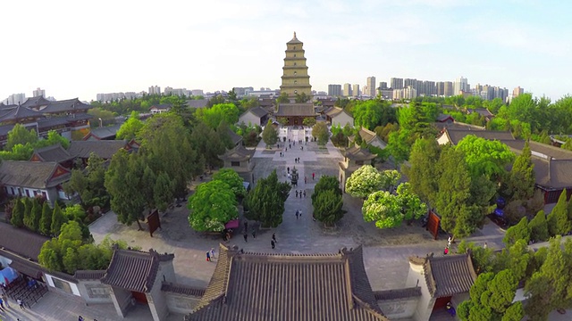 WS航拍大雁塔景区及城市天际线/中国陕西西安视频素材