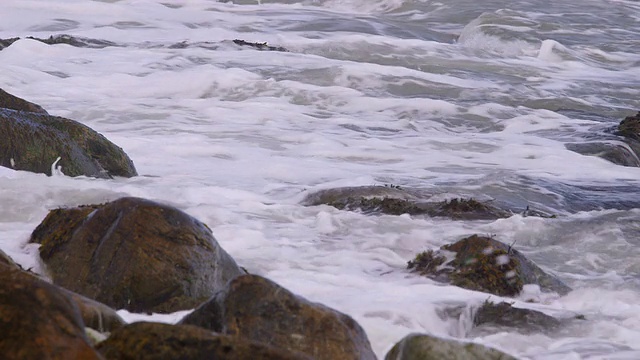 岩石和海视频素材