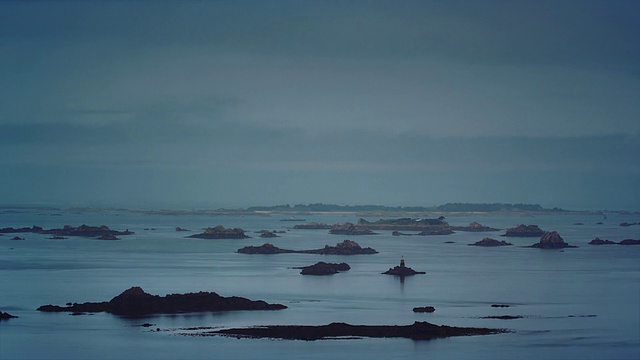 WS，时间流逝，布雷哈特群岛全景，过往的船只，落潮，多云的天空视频素材