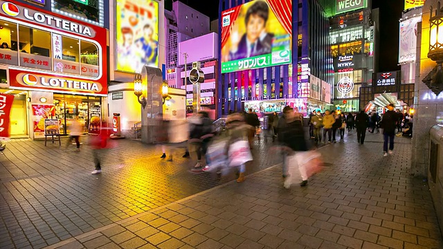 高清延时:行人在大阪难波道顿堀购物之夜视频素材