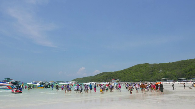 时间流逝了海滩上的人们视频素材