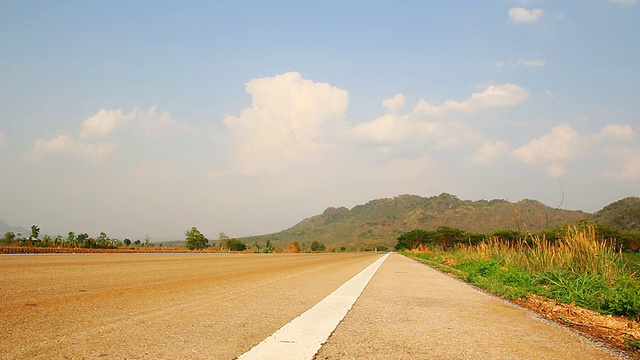 摄影小车拍摄，道路观山观天视频素材