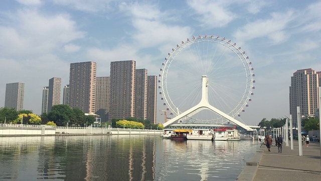 天津河边的天际线和现代建筑，实时呈现。视频素材