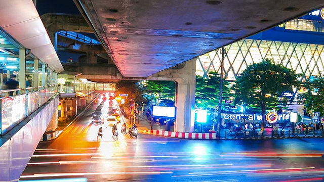 夜间城市景观全景。间隔拍摄视频素材