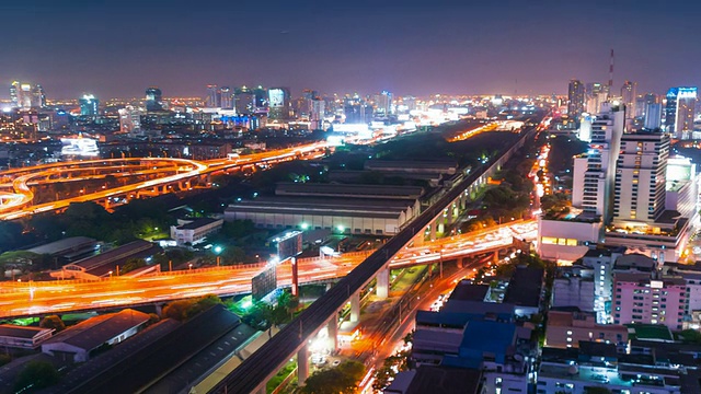 夜间城市景观全景。间隔拍摄视频素材