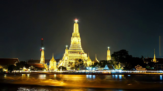 日落时间在Wat Arun，曼谷，泰国视频素材