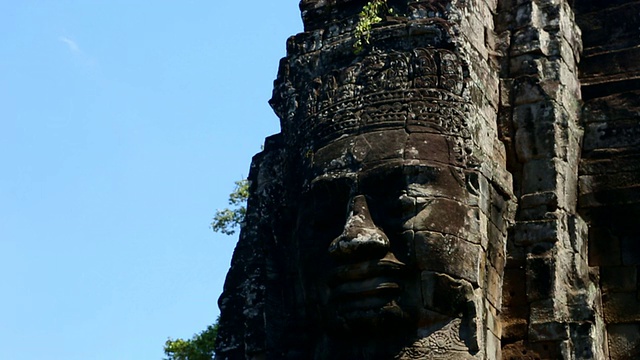 柬埔寨一座寺庙上的人脸石雕视频下载