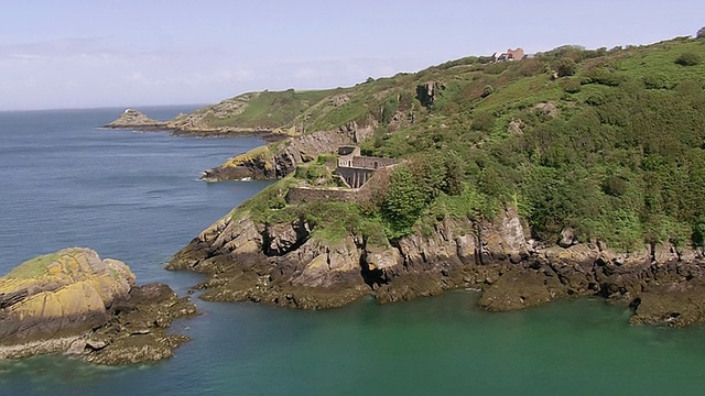 海岸/根西岛，海峡群岛的WS鸟瞰图视频素材