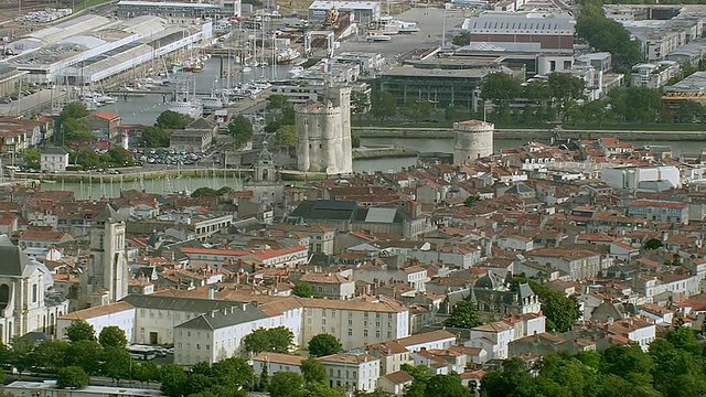 La Rochelle / Poitou Charentes的WS鸟瞰图，法国视频素材