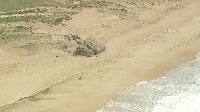 法国阿基坦海岸附近破碎物体的航拍照片视频素材