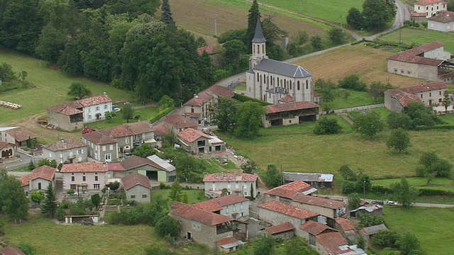 MS AERIAL TS Castelbiague景观/米迪比利牛斯，法国视频素材