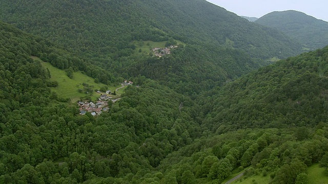 法国比利牛斯山WS AERIAL Couledoux视频素材