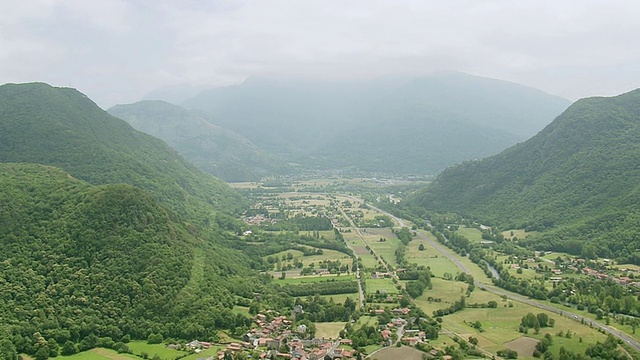 法国庇里牛斯山的WS空中前线视频素材