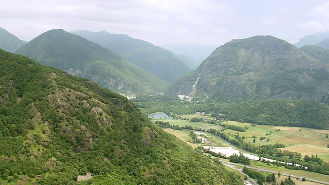 法国庇里牛斯山脉的WS空中前线视频素材