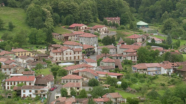 法国米迪比利牛斯山区的拉斯奎尔和森古纳涅市视频素材