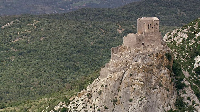 MS航拍法国朗格多克鲁西永(Languedoc Roussillon)山脉视频素材