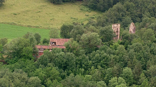 MS AERIAL TS拍摄于Chez Keogh市及其周边地区/ Midi Pyrenees，法国视频素材