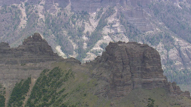 美国怀俄明州Boedeker butte & cathedral峰的WS鸟瞰图视频素材