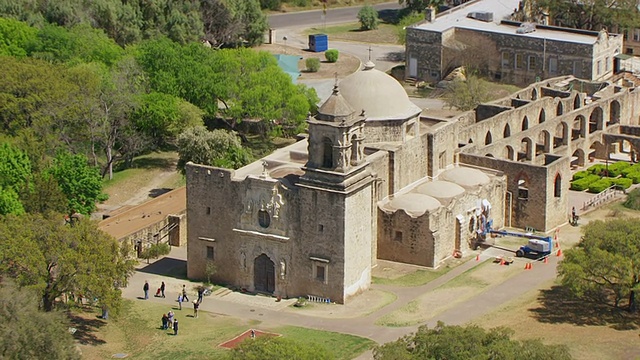 MS AERIAL TS前门Mission San Jose / San Antonio，德克萨斯州，美国视频素材