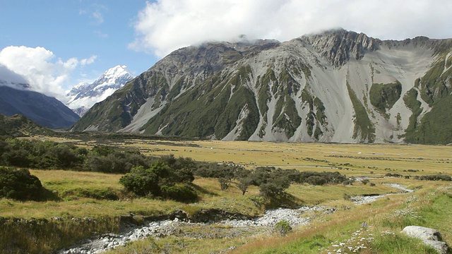 山脉和草原/ Twizel，新西兰视频素材