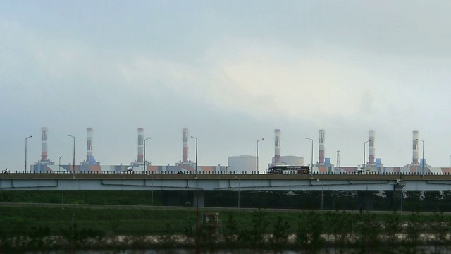 WS T/L View of Traffic and Coal fired Station /仁川，韩国视频素材