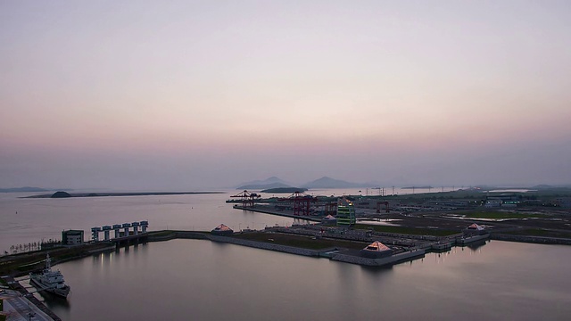 WS T/L在日落和晚上观看京畿道Ara水道港口/仁川，韩国视频素材