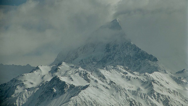 时间流逝云在被雪覆盖的库克山/南岛/新西兰视频素材