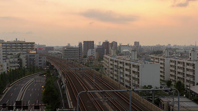 T/L，日落中的城市景观。视频素材