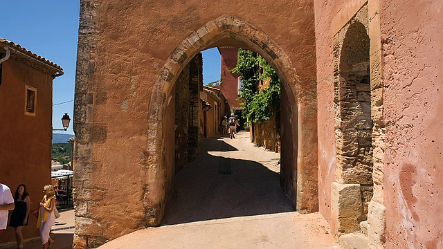 法国普罗旺斯，Roussillon, Ocre Village的入口视频素材