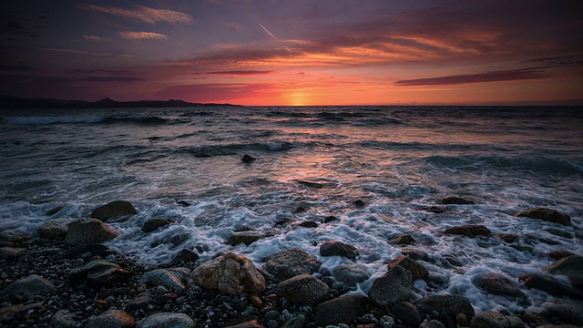 卵石海岸夕阳视频素材