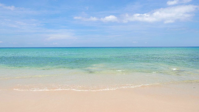 沙滩上的海浪视频素材