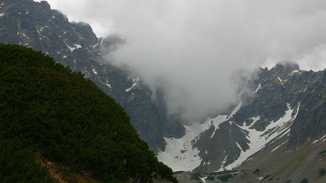 云中高山之巅，春天，波兰，大自然视频素材