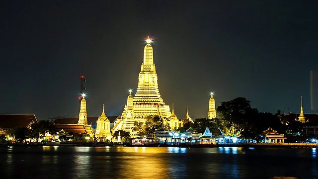 日落时间在Wat Arun，曼谷，泰国视频素材