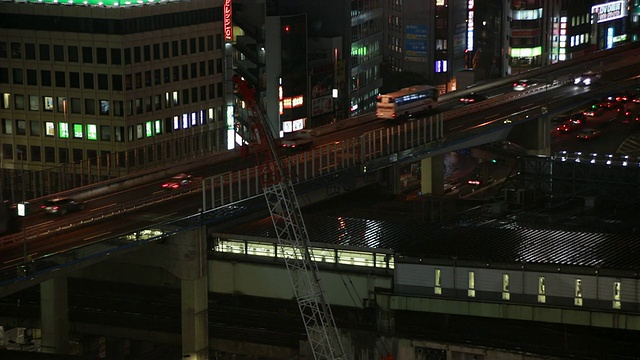 雨夜中的日本高速公路视频素材