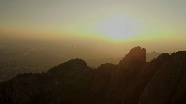 飞越桑迪亚峰山脉视频素材