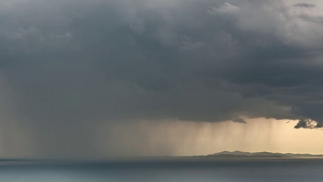 一场暴雨的时间间隔视频下载