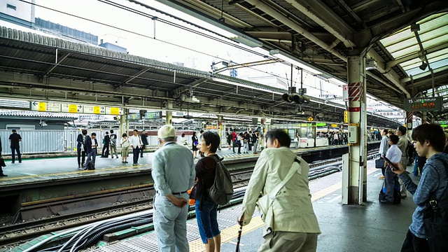 新宿站月台-淘金时间视频素材