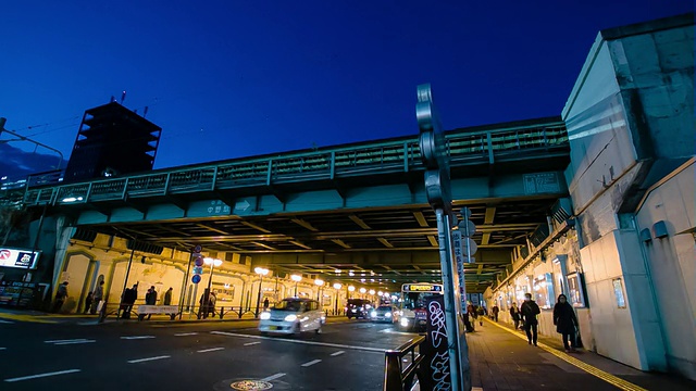 中野站附近的交通和行人。Nakano,东京,日本视频素材