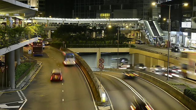 MS T/L夜间行驶在路上的交通/中国香港视频素材