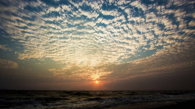 海滩上的日落视频素材