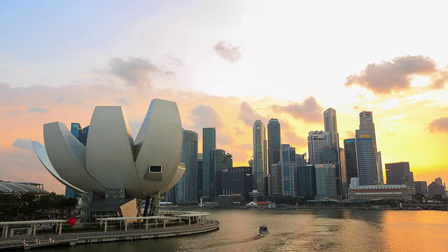 新加坡滨海湾的船夫，时光流逝。视频素材