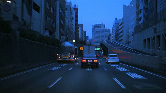 东京的夜间驾车视频素材