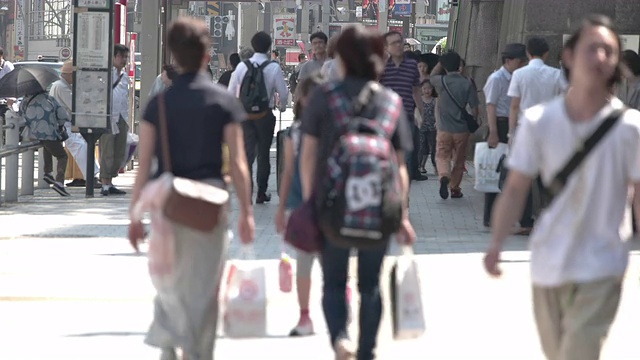 上野车站附近的行人。日本东京视频素材