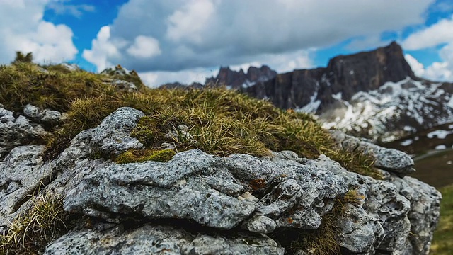 美丽的云景在帕索焦拉克聚焦托凡山视频素材