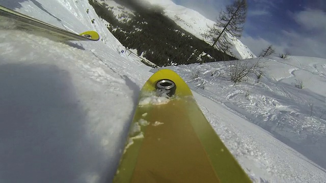 高山景观中的POV滑雪骑行视频素材