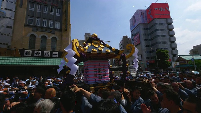 随身携带可移动的神龛视频素材