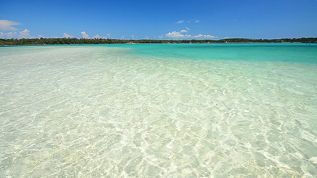 天堂岛的水晶清水海滩视频素材