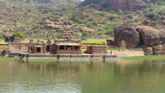 印度巴达米的Bhutanatha寺庙建筑群视频素材