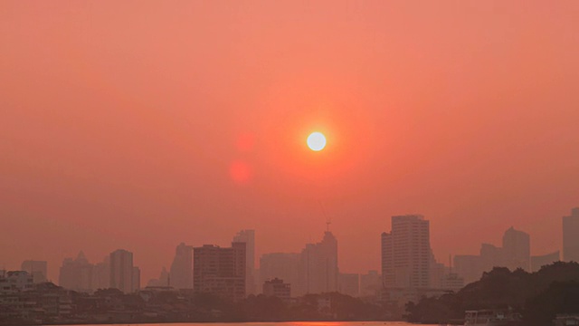 HD时光流逝:曼谷清晨日出时刻。(缩小)视频素材