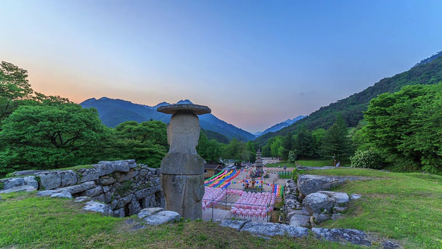 三reukdaewonji(韩国历史名胜)石雕五层宝塔(韩国瑰宝)昼夜观视频素材